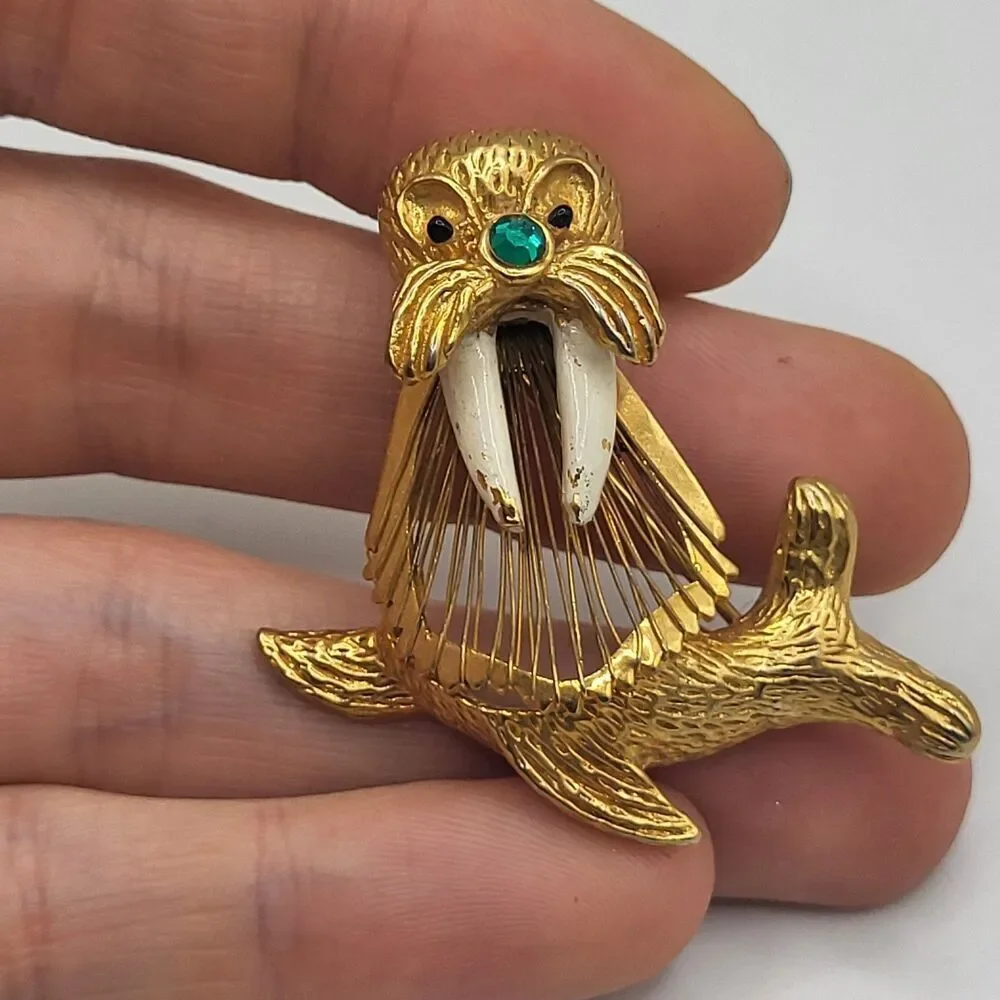Vintage 1960s Gold Tone Wire Walrus Brooch Lapel Pin Green Rhinestone Nose1.75in